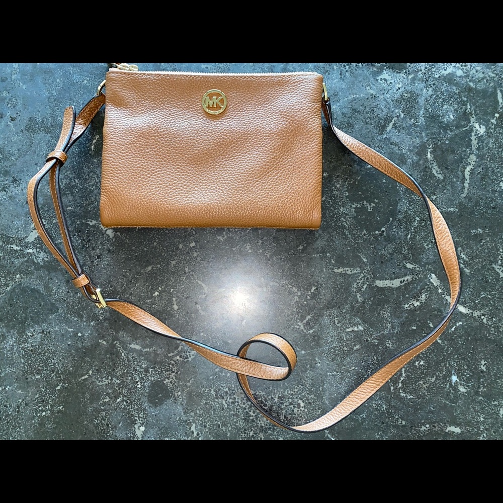 LIKE NEW MICHAEL KORS CROSSBODY